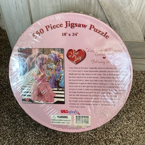 USAopoly I Love Lucy Hat Box 550 Piece Lucy Gets in Pictures Jigsaw Puzzle - Picture 2 of 4